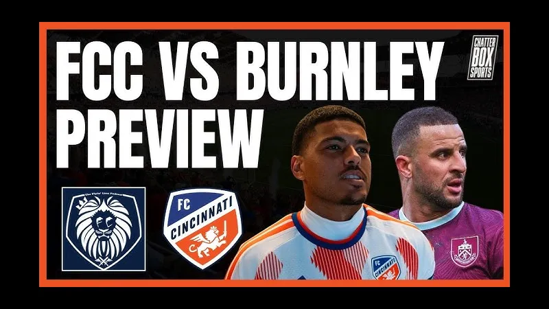 Cầu thủ Cincinnati và Burnley tranh chấp bóng trước khán đài đầy khán giả Cầu thủ Cincinnati và Burnley tranh chấp bóng trước khán đài đầy khán giả